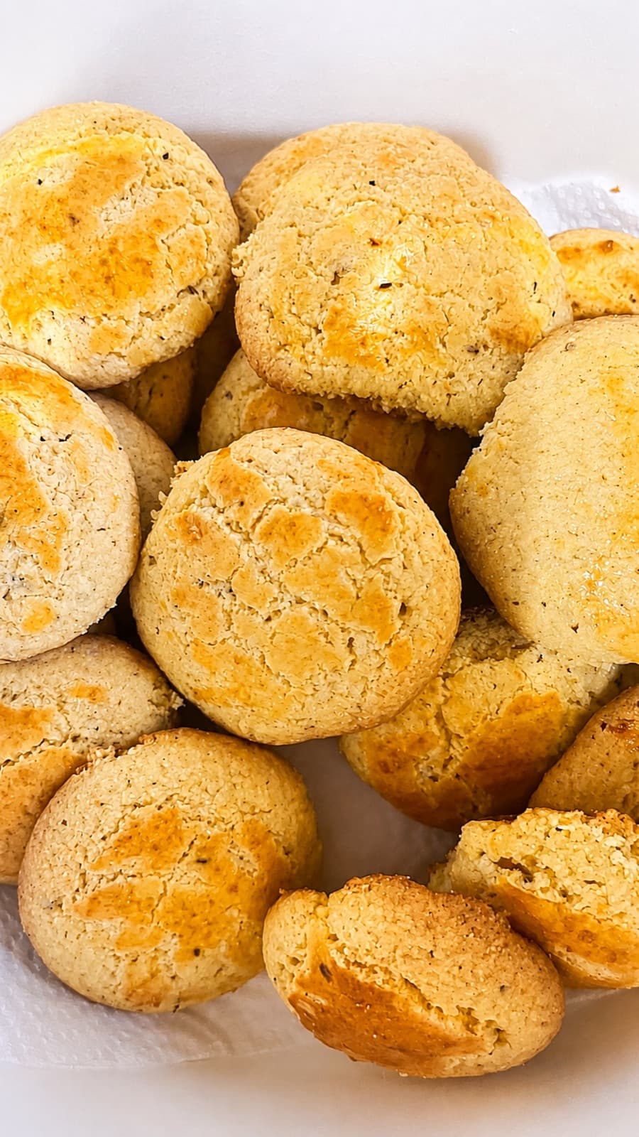Pães de queijo assados na hora